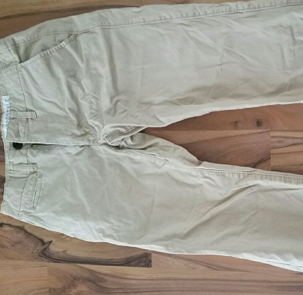 Aeropostale Men's Size 27 waist 28 length khaki